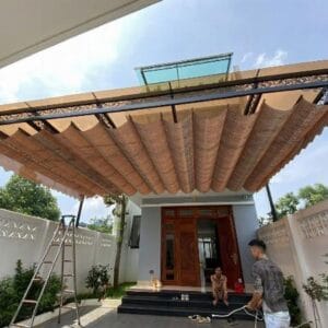 Bạt che nắng mưa dạng xếp lớp mái kính